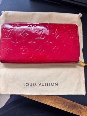 Louis Vuitton Vernis Fuchsia Zip Around Wallet